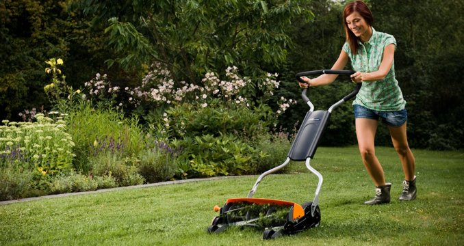 Reel Mower: Fiskars® Reel Lawn Mower